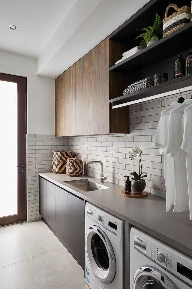 Laundries inspiration: dark timber laundry with stone worktop and hanging rail
